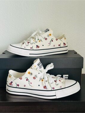 Converse Chuck Taylor All Star Floral Embroidery Low Top Women's 8 Canvas